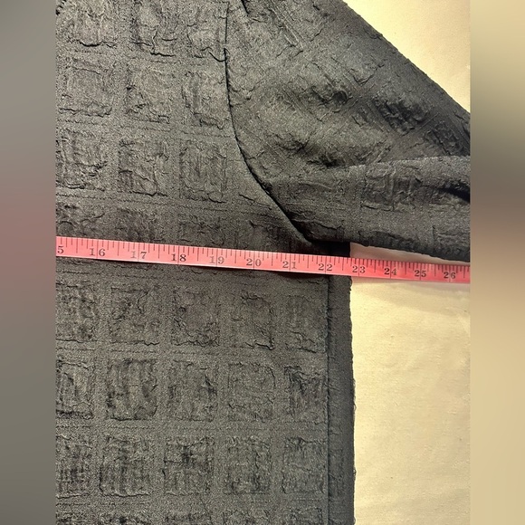 Black Ruffle V Neck Short Sleeves W/Ruffle Subtle Pattern Sz Lg Whimsigoth - Picture 6 of 6